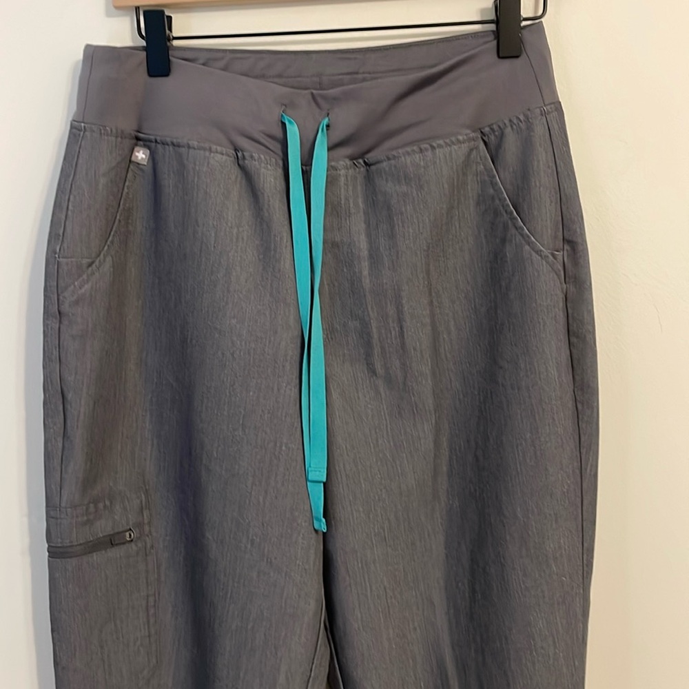 Figs gray jogger style scrub pants